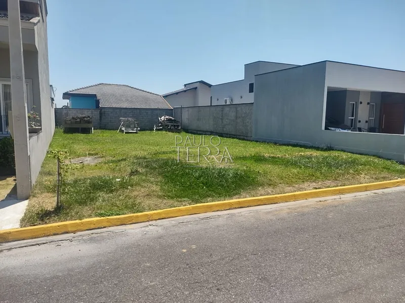 Terreno plano em condomínio fechado. Condominio Pinheiros de Tremembe: 3ª foto da galeria de imagens do imóvel