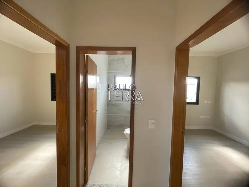 Casa térrea nova com 3 dormitórios, condomínio fechado em Tremembé SP: 3ª foto da galeria de imagens do imóvel