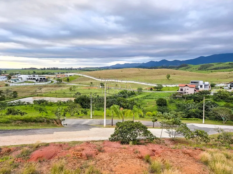 Terreno à Venda no Condomínio Village da Serra Tremembé | 1.028 m² em Aclive com Vista para a Serra da Mantiqueira e Pôr do Sol: 7ª foto da galeria de imagens do imóvel