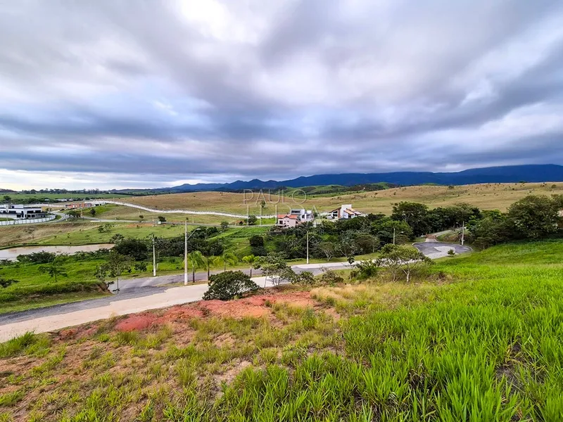 Terreno à Venda no Condomínio Village da Serra Tremembé | 1.028 m² em Aclive com Vista para a Serra da Mantiqueira e Pôr do Sol: 3ª foto da galeria de imagens do imóvel