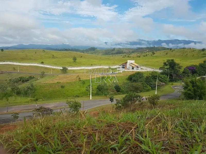 Terreno com vista livre e na parte alta do Condomínio Village da Serra: 4ª foto da galeria de imagens do imóvel