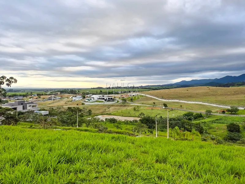 Terreno à Venda no Condomínio Village da Serra Tremembé | 1.028 m² em Aclive com Vista para a Serra da Mantiqueira e Pôr do Sol: 9ª foto da galeria de imagens do imóvel