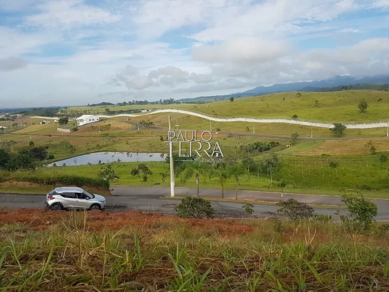 Terreno com vista livre e na parte alta do Condomínio Village da Serra: 1ª foto da galeria de imagens do imóvel
