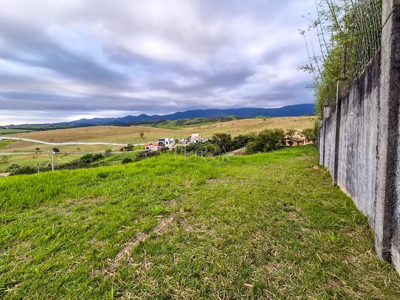 Terreno à Venda no Condomínio Village da Serra Tremembé | 1.028 m² em Aclive com Vista para a Serra da Mantiqueira e Pôr do Sol: 14ª foto da galeria de imagens do imóvel