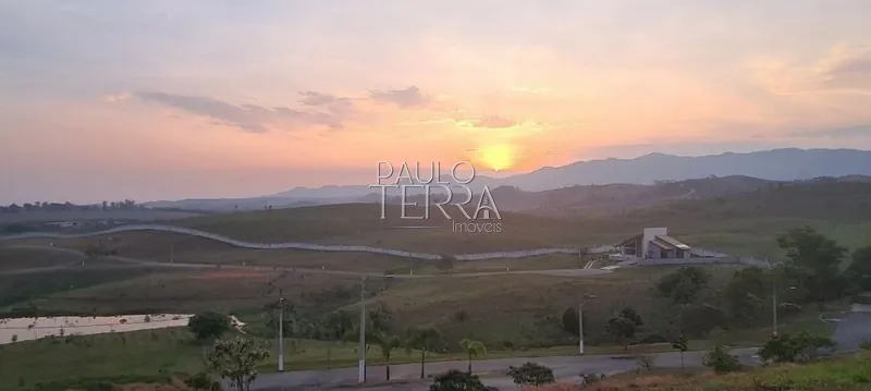 Terreno com vista livre e na parte alta do Condomínio Village da Serra: 2ª foto da galeria de imagens do imóvel