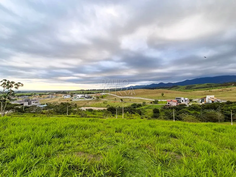 Terreno à Venda no Condomínio Village da Serra Tremembé | 1.028 m² em Aclive com Vista para a Serra da Mantiqueira e Pôr do Sol: 11ª foto da galeria de imagens do imóvel
