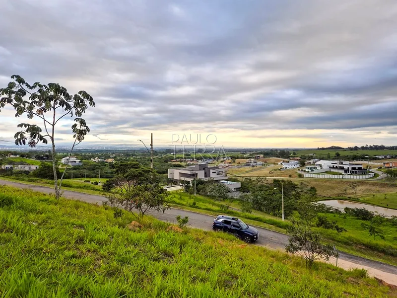 Terreno à Venda no Condomínio Village da Serra Tremembé | 1.028 m² em Aclive com Vista para a Serra da Mantiqueira e Pôr do Sol: 10ª foto da galeria de imagens do imóvel