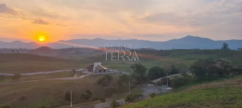 Terreno com vista livre e na parte alta do Condomínio Village da Serra: 5ª foto da galeria de imagens do imóvel