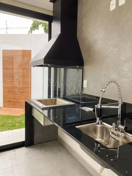 Casa térrea nova à venda no Condomínio Parque das Araucárias em Tremembé | 3 quartos, quintal amplo e área gourmet: 4ª foto da galeria de imagens do imóvel