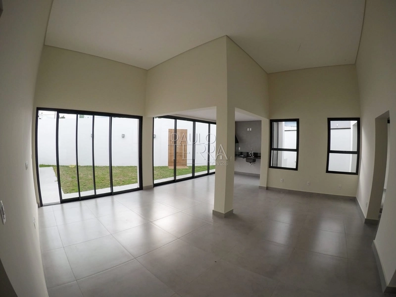 Casa térrea nova à venda no Condomínio Parque das Araucárias em Tremembé | 3 quartos, quintal amplo e área gourmet: 2ª foto da galeria de imagens do imóvel