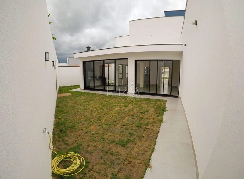 Casa térrea nova à venda no Condomínio Parque das Araucárias em Tremembé | 3 quartos, quintal amplo e área gourmet: 1ª foto da galeria de imagens do imóvel