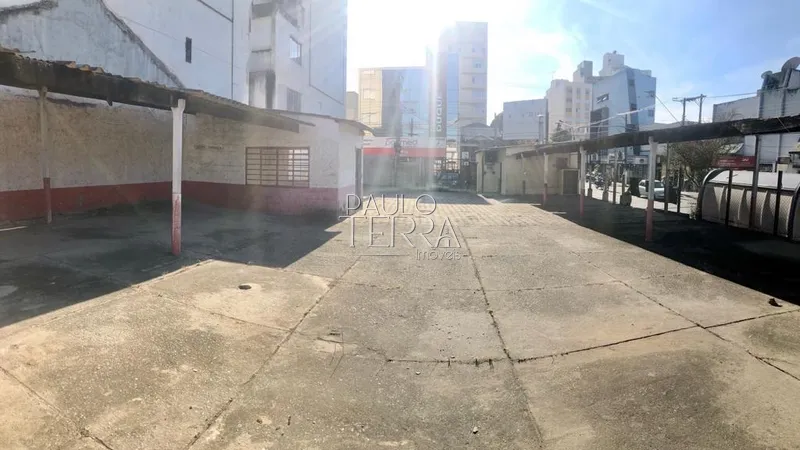 Imovel comercial de esquina bem localizado em Taubaté SP no Centro.: 2ª foto da galeria de imagens do imóvel
