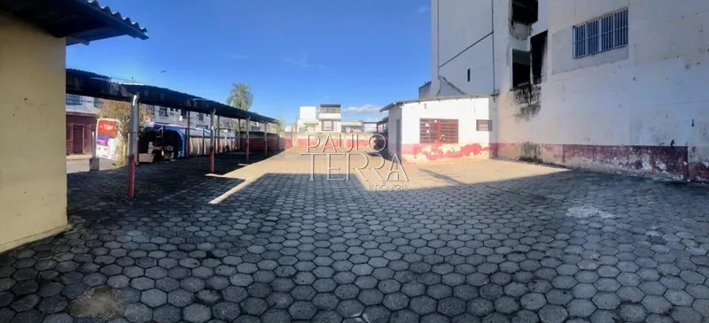 Imovel comercial de esquina bem localizado em Taubaté SP no Centro.: 1ª foto da galeria de imagens do imóvel