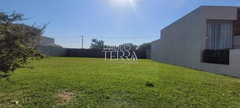 Terreno plano 300 metros no Condomínio Campos do Conde 2 Versailles: 1ª foto da galeria de imagens do imóvel