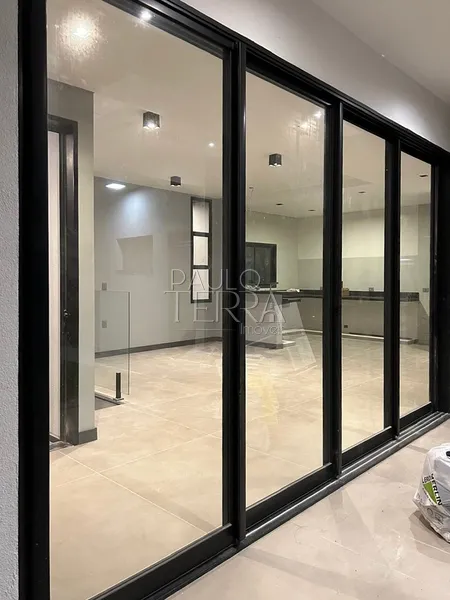 Casa nova à venda em condomínio fechado em Tremembé SP | 3 quartos | área gourmet | Quintal: 7ª foto da galeria de imagens do imóvel