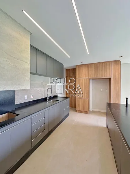 Casa térrea nova e moderna com 3 suítes, cozinha planejada e quintal: 9ª foto da galeria de imagens do imóvel
