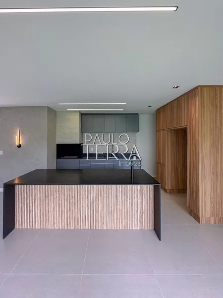 Casa térrea nova e moderna com 3 suítes, cozinha planejada e quintal: 13ª foto da galeria de imagens do imóvel