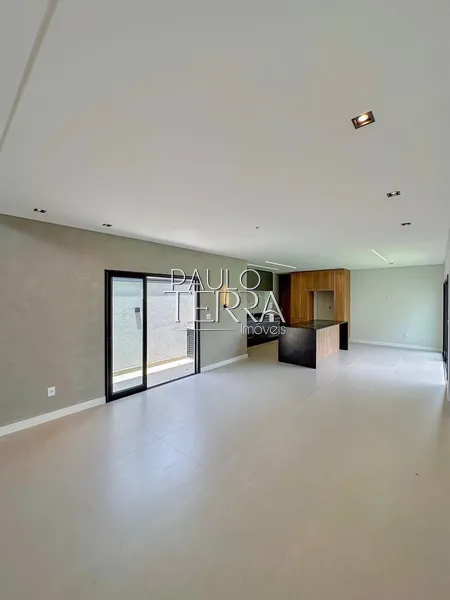 Casa térrea nova e moderna com 3 suítes, cozinha planejada e quintal: 7ª foto da galeria de imagens do imóvel