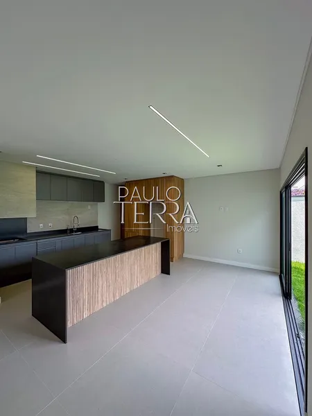 Casa térrea nova e moderna com 3 suítes, cozinha planejada e quintal: 8ª foto da galeria de imagens do imóvel