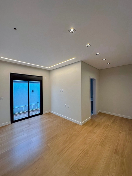 Casa térrea nova e moderna com 3 suítes, cozinha planejada e quintal: 32ª foto da galeria de imagens do imóvel