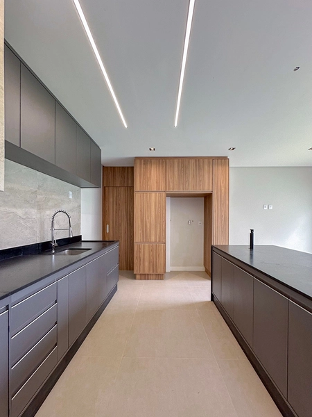 Casa térrea nova e moderna com 3 suítes, cozinha planejada e quintal: 10ª foto da galeria de imagens do imóvel
