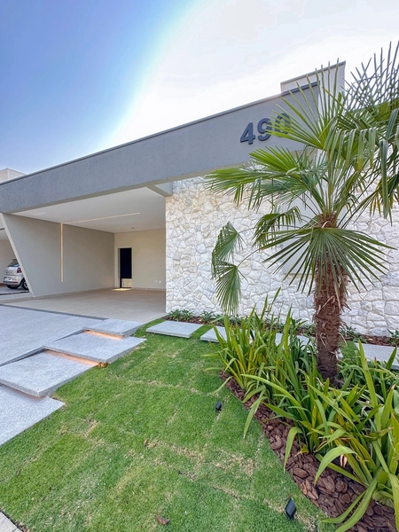 Casa térrea nova e moderna com 3 suítes, cozinha planejada e quintal: 2ª foto da galeria de imagens do imóvel