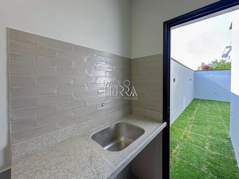 Casa térrea nova e moderna com 3 suítes, cozinha planejada e quintal: 18ª foto da galeria de imagens do imóvel