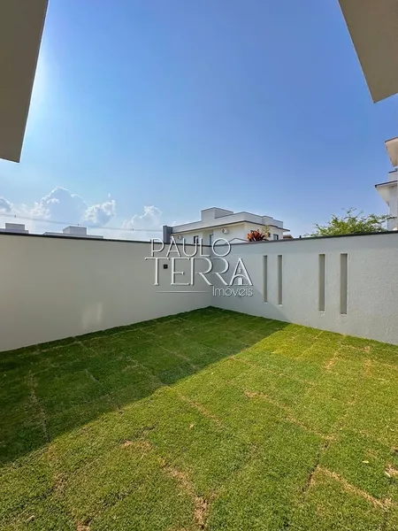 Casa térrea nova e moderna com 3 suítes, cozinha planejada e quintal: 16ª foto da galeria de imagens do imóvel