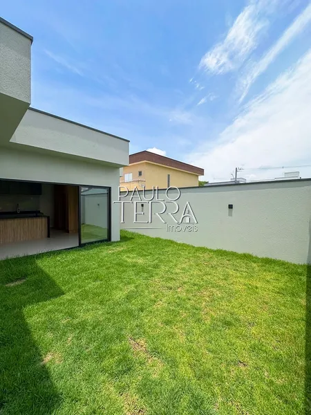 Casa térrea nova e moderna com 3 suítes, cozinha planejada e quintal: 15ª foto da galeria de imagens do imóvel