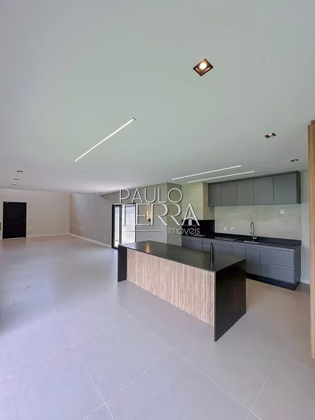 Casa térrea nova e moderna com 3 suítes, cozinha planejada e quintal: 22ª foto da galeria de imagens do imóvel