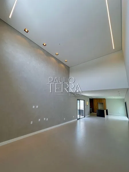 Casa térrea nova e moderna com 3 suítes, cozinha planejada e quintal: 4ª foto da galeria de imagens do imóvel