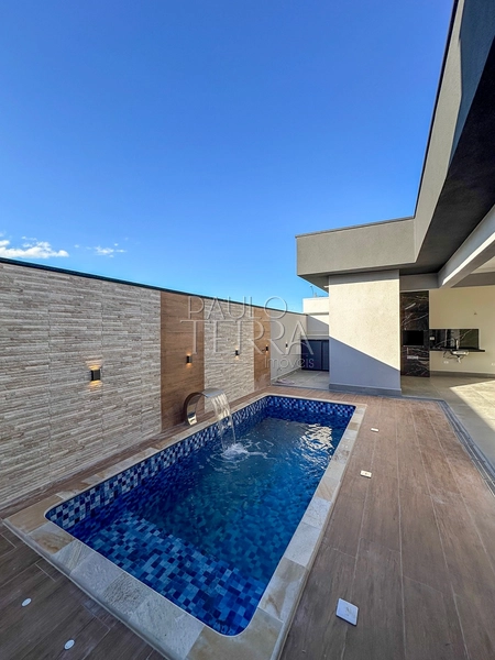 Casa térrea com piscina no Condomínio Pérola do Vale | Energia fotovoltaica, área gourmet e 3 quartos: 4ª foto da galeria de imagens do imóvel