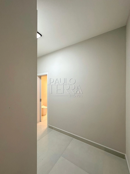 Casa em condomínio fechado à venda em Tremembé | Casa térrea de alto padrão com 3 suítes, escritório, piscina e planejados no Morada do Visconde: 55ª foto da galeria de imagens do imóvel