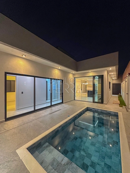 Casa em condomínio fechado à venda em Tremembé | Casa térrea de alto padrão com 3 suítes, escritório, piscina e planejados no Morada do Visconde: 1ª foto da galeria de imagens do imóvel
