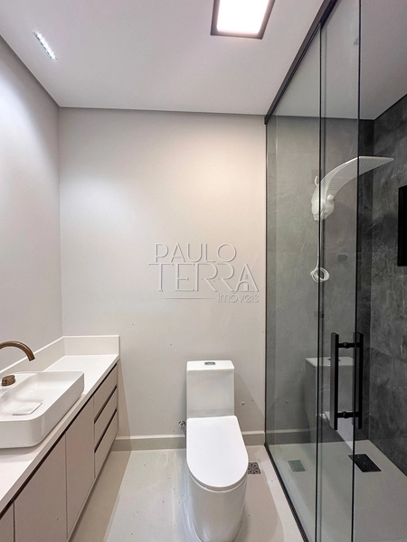 Casa em condomínio fechado à venda em Tremembé | Casa térrea de alto padrão com 3 suítes, escritório, piscina e planejados no Morada do Visconde: 49ª foto da galeria de imagens do imóvel