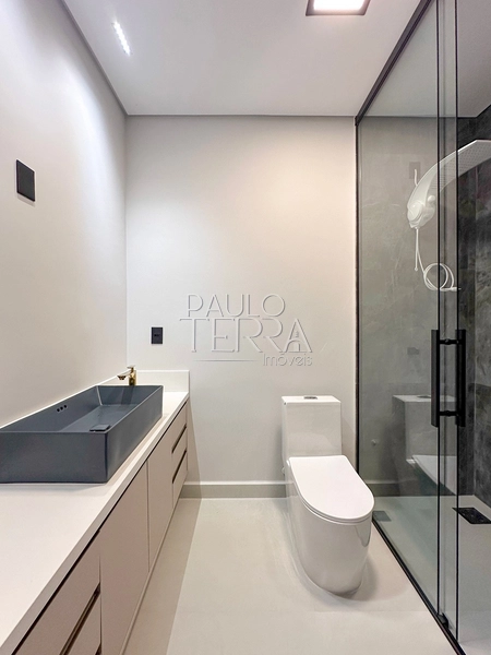 Casa em condomínio fechado à venda em Tremembé | Casa térrea de alto padrão com 3 suítes, escritório, piscina e planejados no Morada do Visconde: 44ª foto da galeria de imagens do imóvel