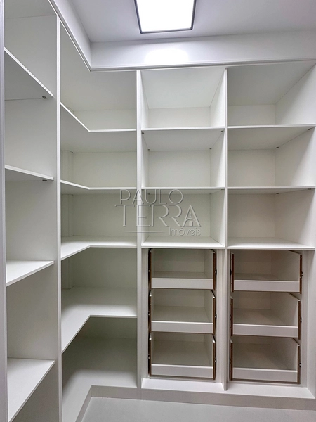 Casa em condomínio fechado à venda em Tremembé | Casa térrea de alto padrão com 3 suítes, escritório, piscina e planejados no Morada do Visconde: 6ª foto da galeria de imagens do imóvel