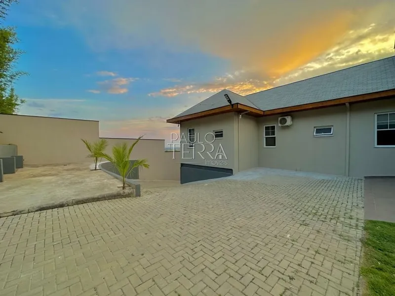 Casa térrea planejada e amplo quintal no Condomínio Village da Serra: 2ª foto da galeria de imagens do imóvel