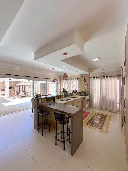 Casa com Piscina, 4 Quartos e Suíte Térrea à Venda no Condomínio Oásis em Taubaté – 306 m²: 25ª foto da galeria de imagens do imóvel