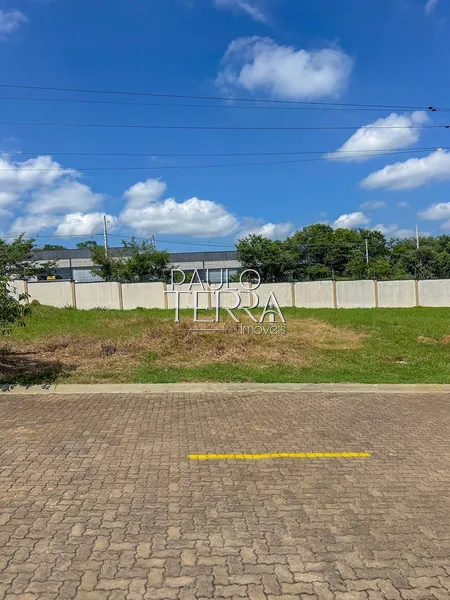 Terreno plano com 300 metros em condomínio fechado em Taubaté SP: 1ª foto da galeria de imagens do imóvel