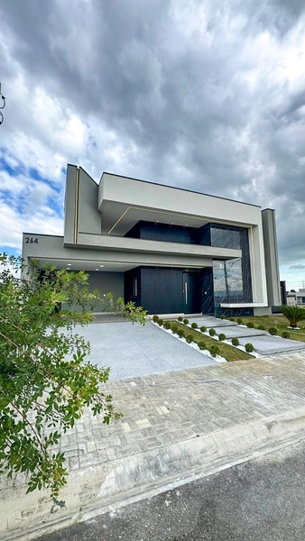 Casa térrea alto padrão com planejados, piscina e pronta para morar: 2ª foto da galeria de imagens do imóvel
