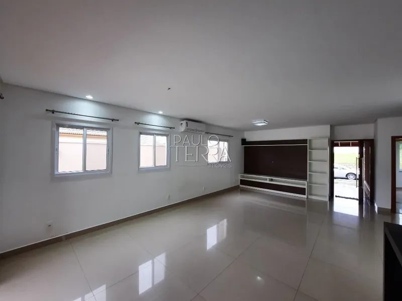 Sobrado semi mobiliado com armários, 4 suítes e quintal - Condomínio: 1ª foto da galeria de imagens do imóvel