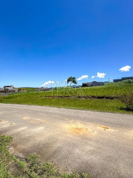 Terreno à Venda no Condomínio Village da Serra – Tremembé/SP: 2ª foto da galeria de imagens do imóvel