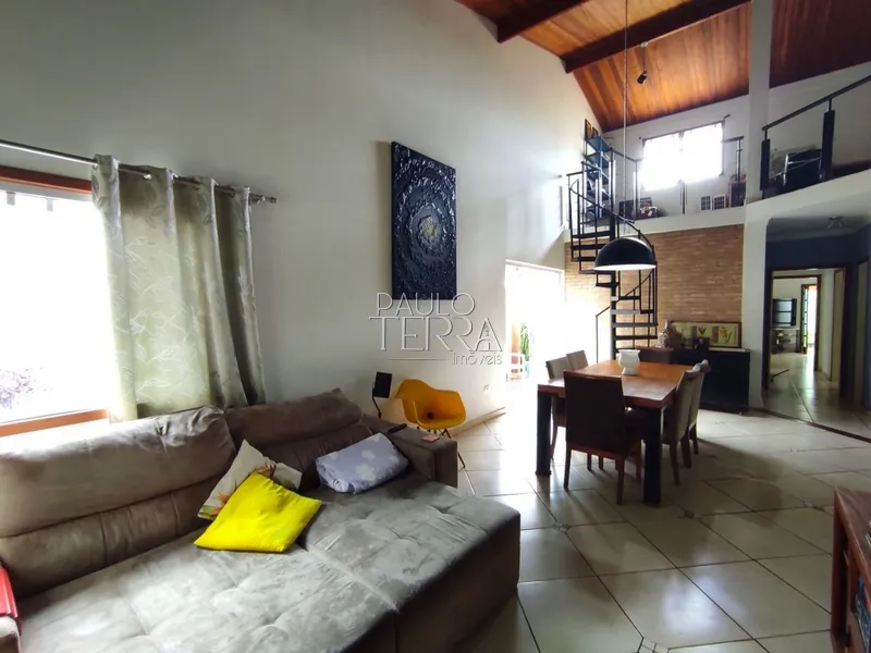 Casa térrea com mezanino no Condomínio Hipica Pinheiro em Taubaté SP: 4ª foto da galeria de imagens do imóvel