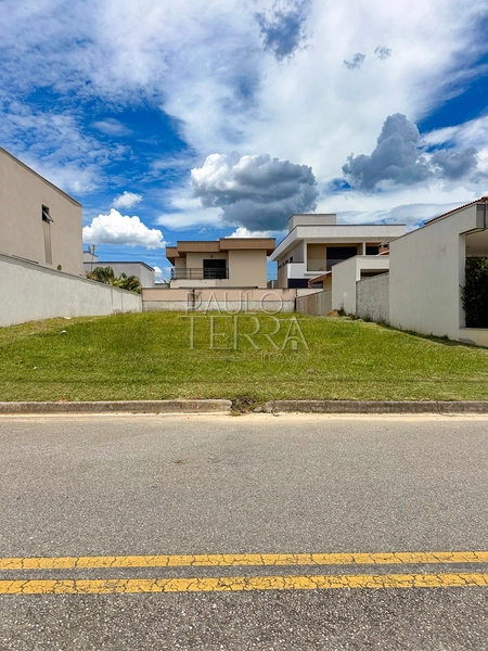 Terreno plano à venda no Condomínio Ouroville com vista para Serra – 404 m² | Taubaté – SP: 3ª foto da galeria de imagens do imóvel