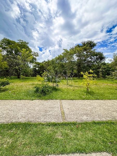 Terreno plano à venda no Condomínio Ouroville com vista para Serra – 404 m² | Taubaté – SP: 2ª foto da galeria de imagens do imóvel