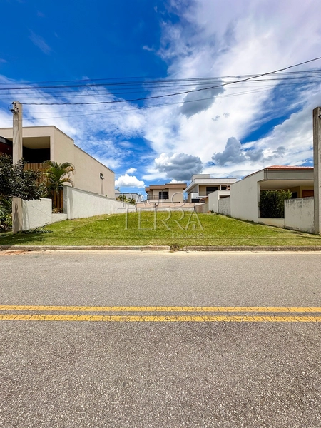 Terreno plano à venda no Condomínio Ouroville com vista para Serra – 404 m² | Taubaté – SP: 1ª foto da galeria de imagens do imóvel