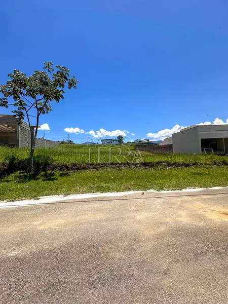 Terreno à Venda no Condomínio Village da Serra – Tremembé/SP: 1ª foto da galeria de imagens do imóvel