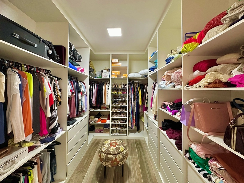 Sobrado no Condomínio Araucárias em Tremembé | 3 quartos sendo 2 suítes com closet, área gourmet integrada e piscina: 43ª foto da galeria de imagens do imóvel