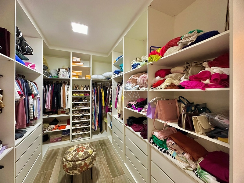 Sobrado no Condomínio Araucárias em Tremembé | 3 quartos sendo 2 suítes com closet, área gourmet integrada e piscina: 44ª foto da galeria de imagens do imóvel